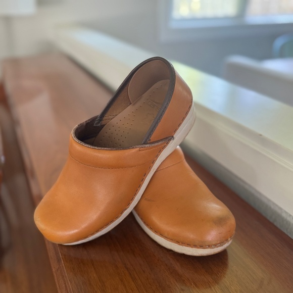 Dansko Clogs Womens EUR 38 Brown Leather Classic Work Stability Comfort Shoe - Picture 3 of 12